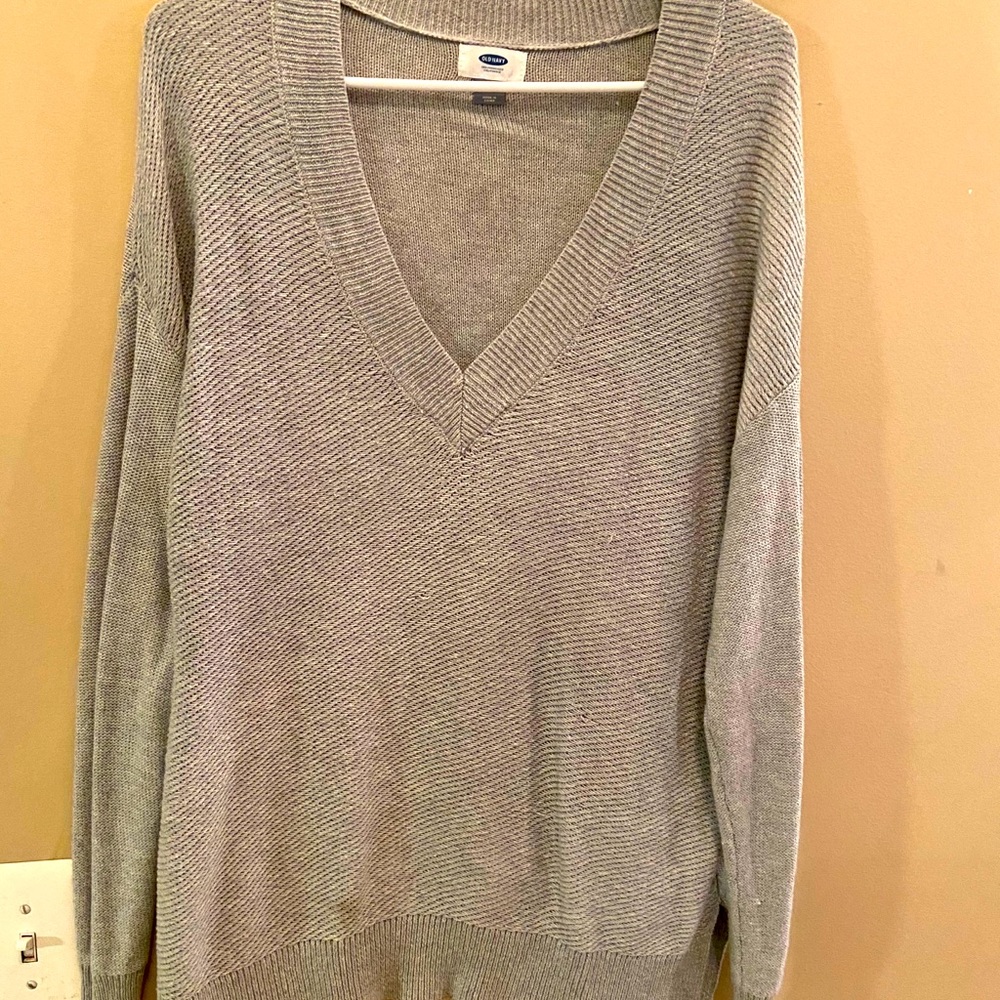 6 medium shirts/sweaters
